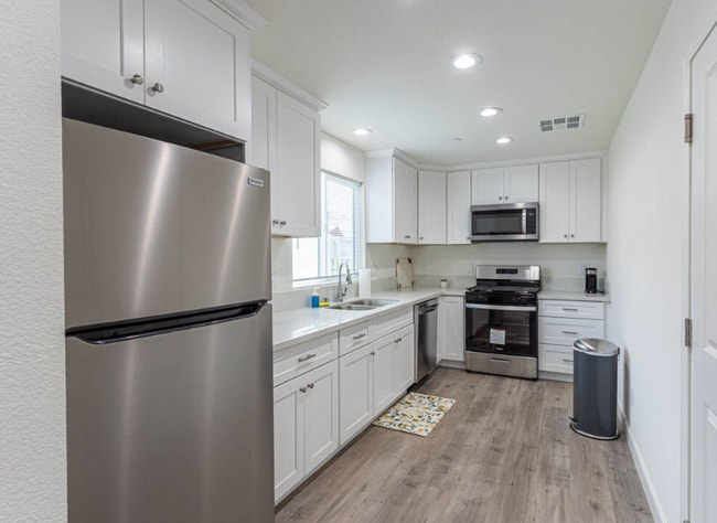 866 N Edgemont St Unit 866