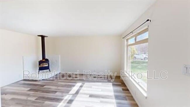 Photo - 301 Walnut St