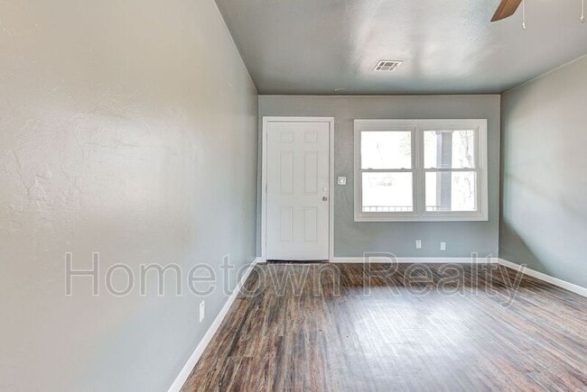 Photo - 1103 N Louisa Ave
