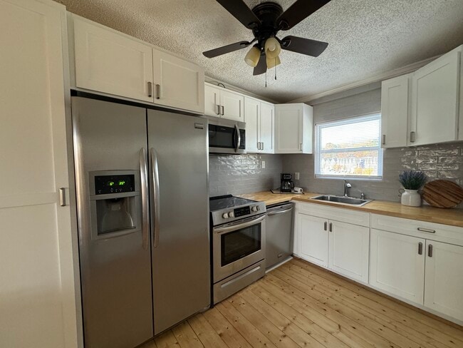 Photo - 2109 Pine Tree Dr Unit C14