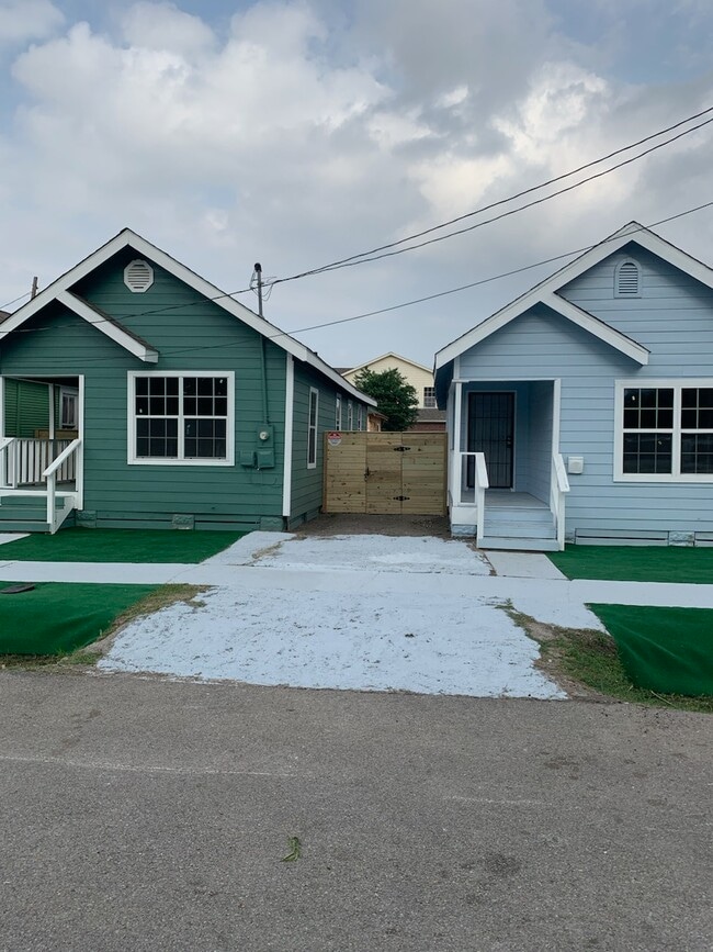 Photo - 2326 Bringhurst St