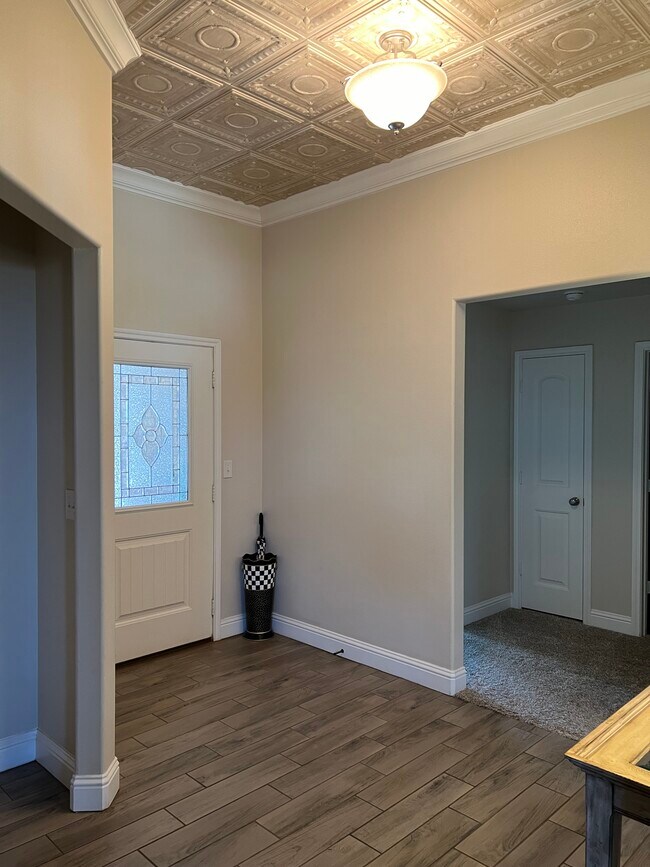 Photo - 10301 Valencia Ave