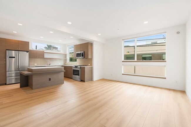 Photo - 113 17th Ave E