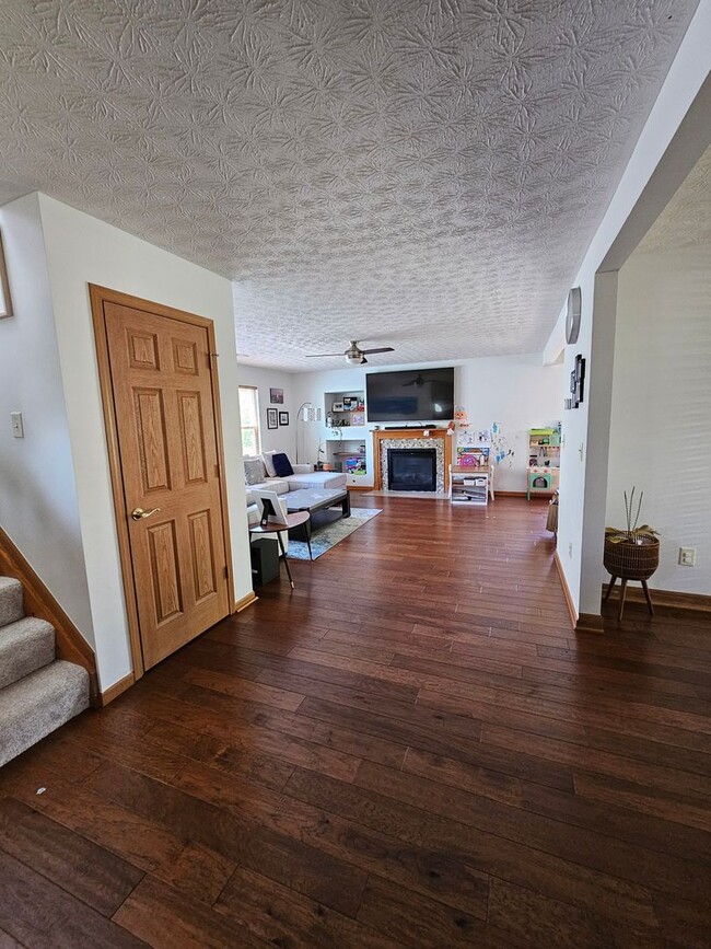 Photo - 5826 Wooden Plank Rd