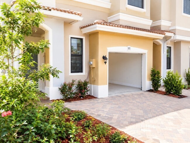 103 Gramercy Square Dr