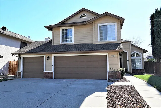 Stunning 4 bedroom 3 bathroom in Roseville! - Stunning 4 bedroom 3 bathroom in Roseville! House