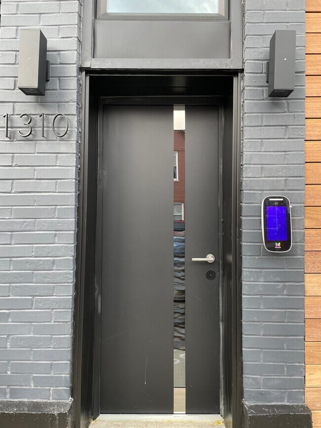 Photo - 1310 W Erie St