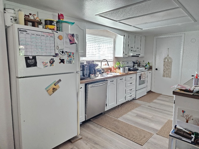 Photo - 425 Vandergrift Dr