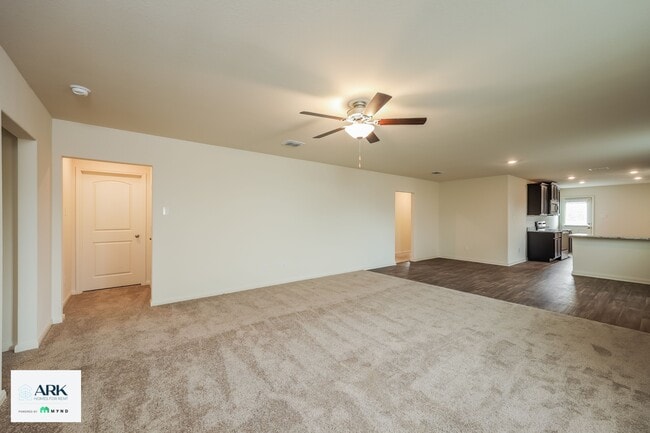 11938 Lake Park