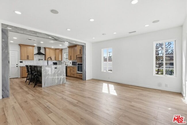 2200 Easy Ave