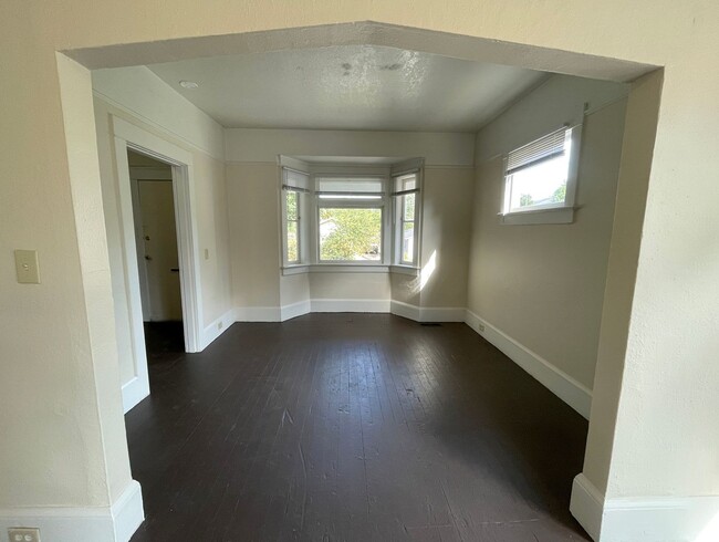 Photo - 4507 N Gantenbein Ave