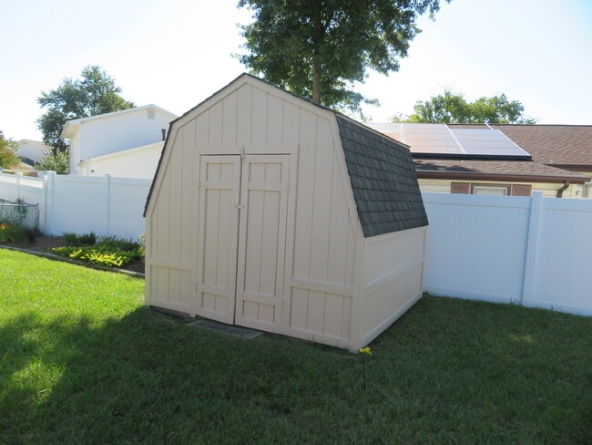 Photo - 7895 Pavilion Dr