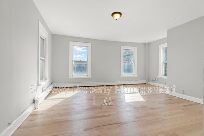 Photo - 93 N Broadway Unidad 3