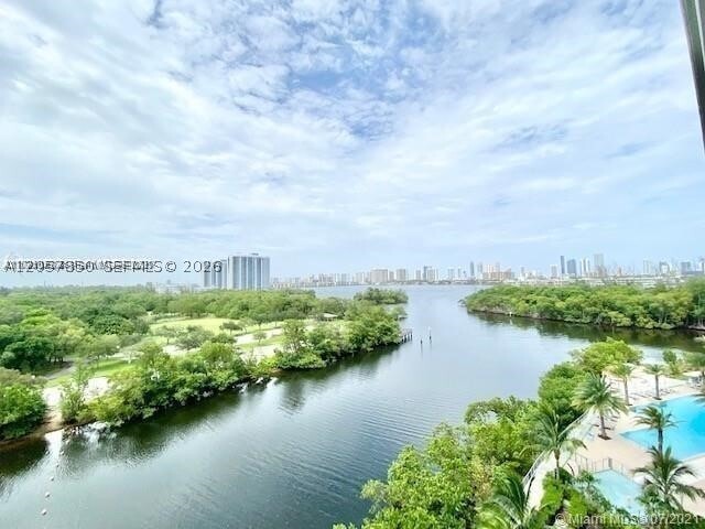 Building Photo - 16385 Biscayne Blvd Unit 702