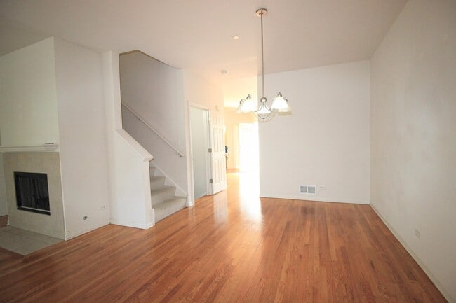 Photo - 365 Bradbury Ln