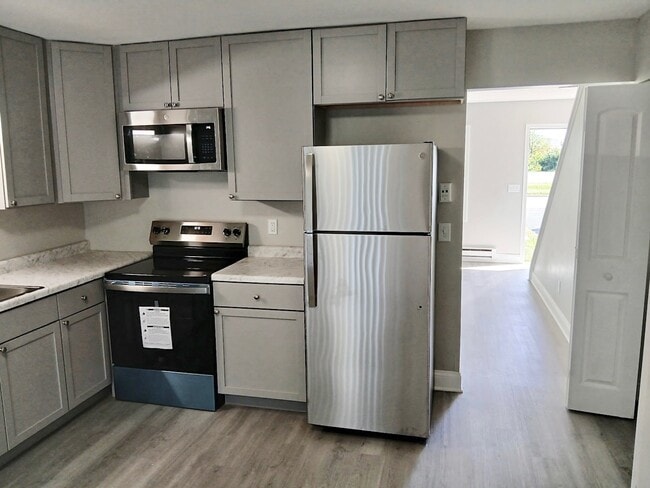 Photo - 746 Oakton Rd
