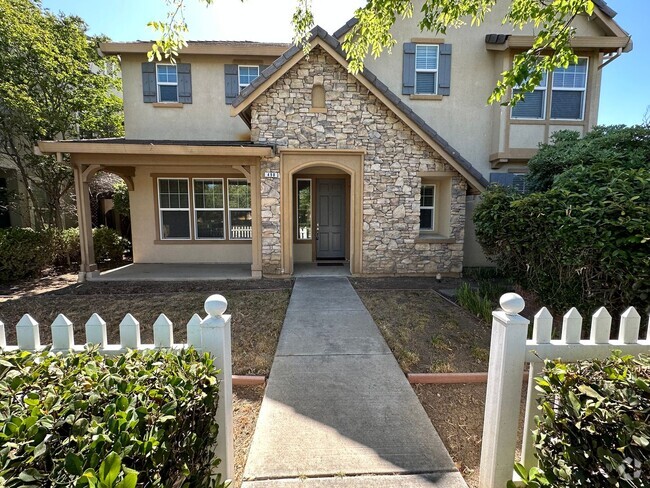 Building Photo - Beautiful 5 Bedroom, 3 Bath Mountain House...