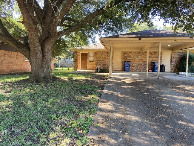 Photo - 140-142 Meador Ln Townhome