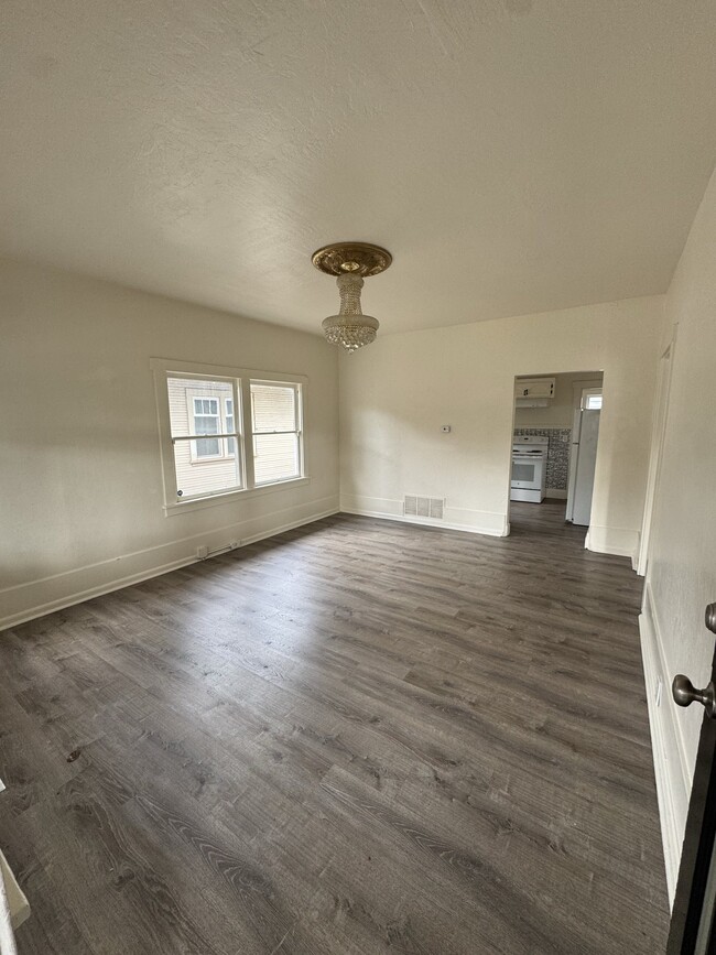 Living Room - 102 N 14th St