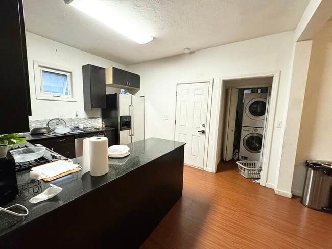 Building Photo - 93A Hillside St Unit 1