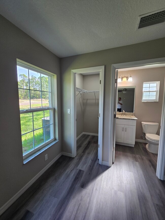 Photo - 9400 N Travis Dr