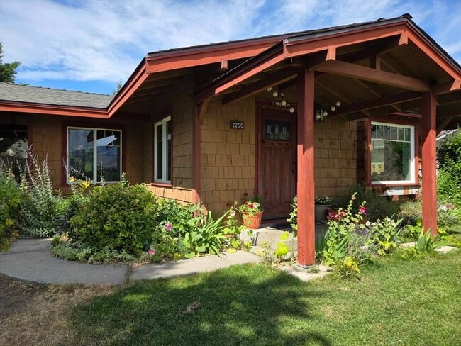 Adorable 2 bedroom house for rent in quiet... - Adorable 2 bedroom house for rent in quiet...