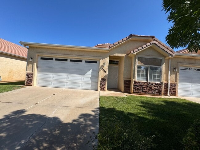 Building Photo - Beautiful 3 Bed Home!