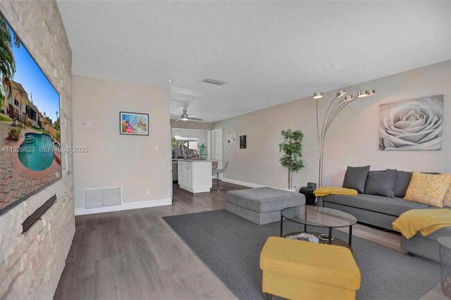 Photo - 1773 SW 28th Way Unidad HOME