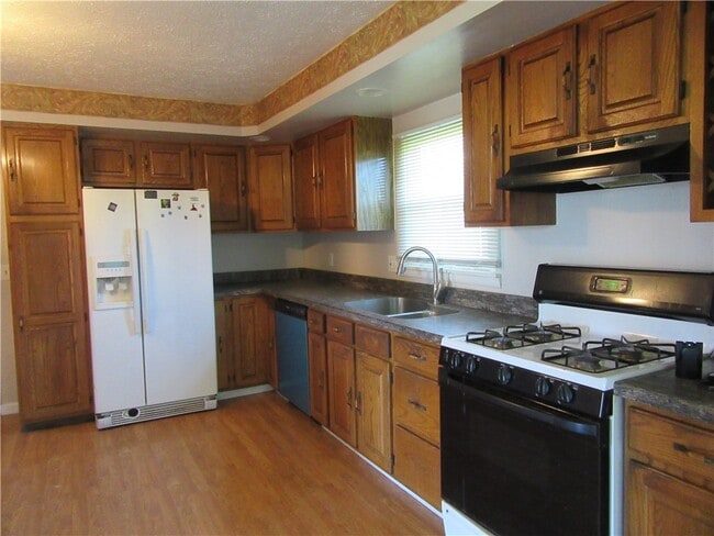 Photo - 212 Vollmer Pkwy