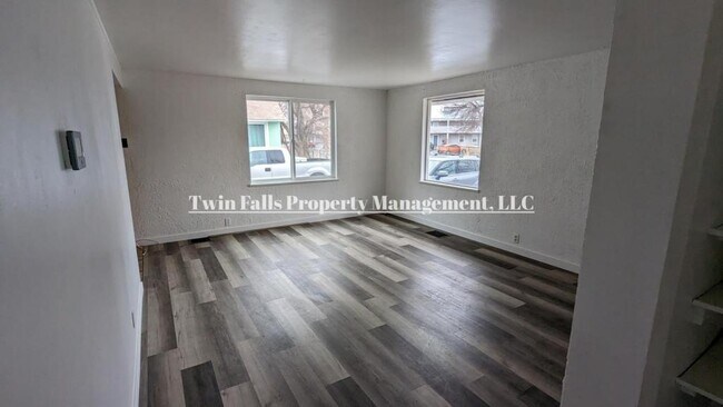 Photo - 1741 Heyburn Ave E