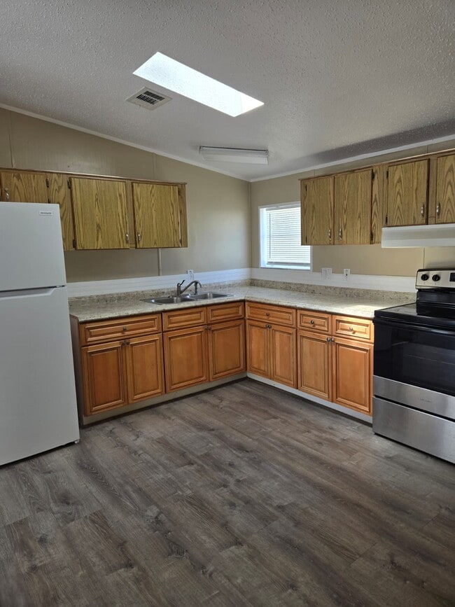 Photo - 910 W Maxanna Blvd