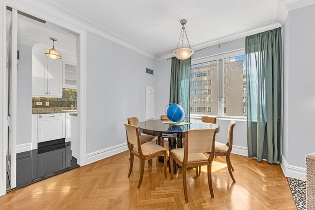 Photo - 181 E 65th St