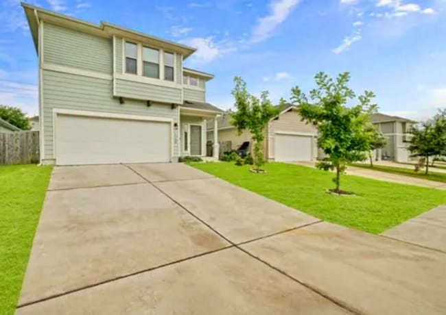 400 Eagle Brook Ln
