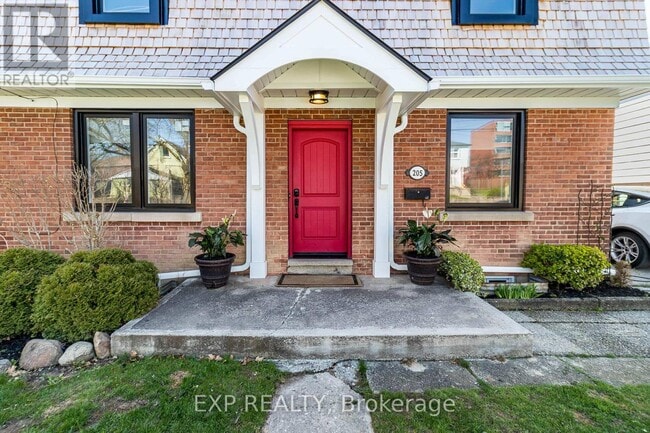 Photo - 205 Church St