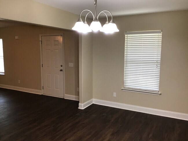 Photo - 130 Crossing Cir