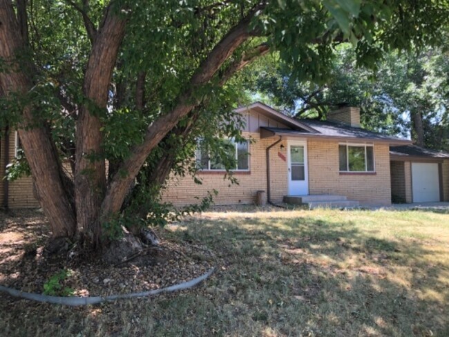 Photo - 633 E Stuart St