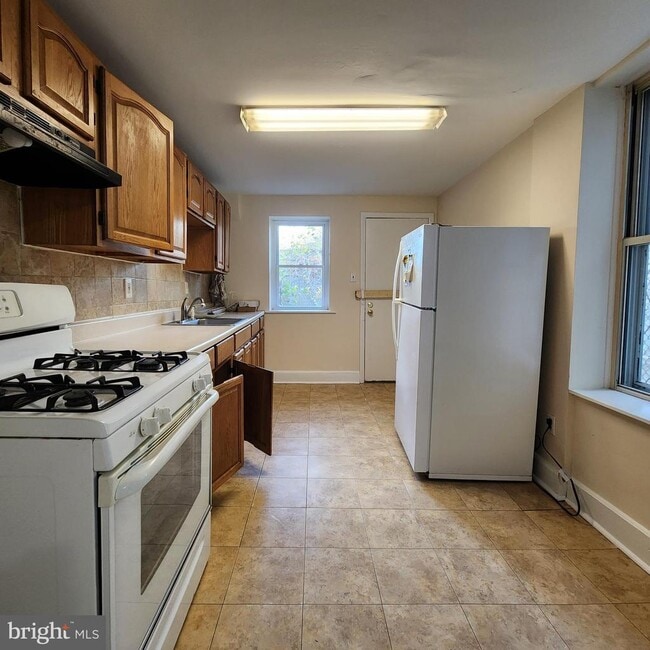 Photo - 2450 N Fairhill St