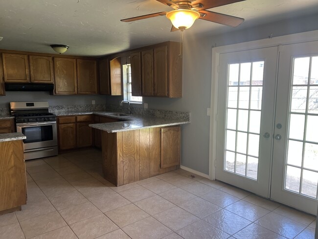 Photo - 1101 Teal Pl