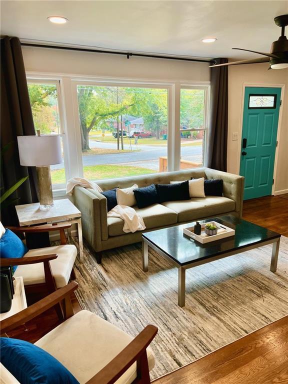 Photo - 695 Kennesaw Dr