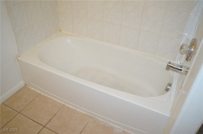 Building Photo - 6148 Bluehill Ave Unit 2