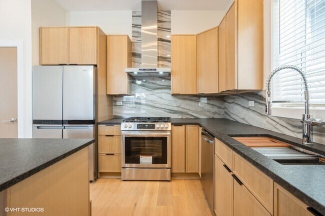 Photo - 456 E Oakwood Blvd