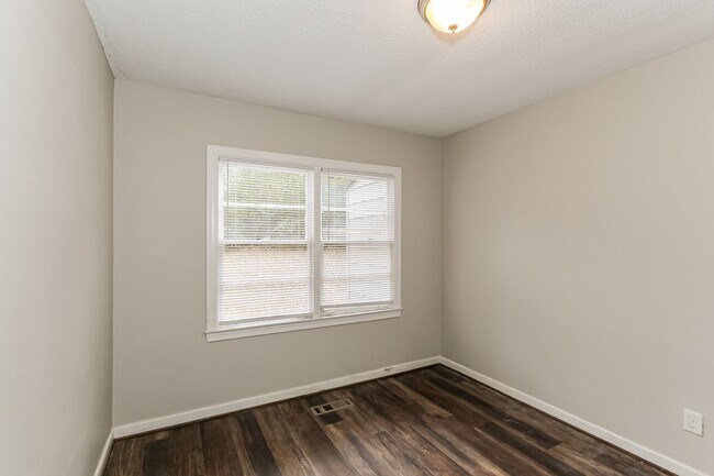 Photo - 6121 Court M