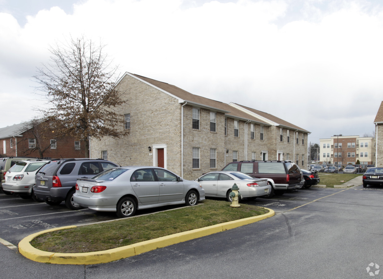University Commons - University Commons Apartments