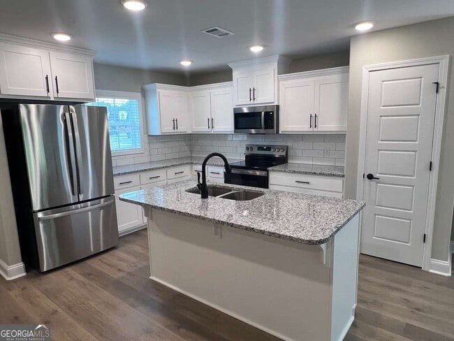 Photo - 401 Madison Ave