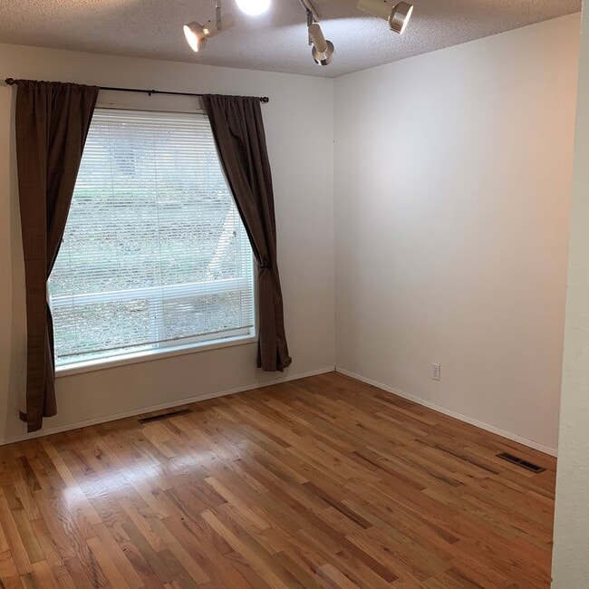 Photo - 919 S Garden Dr