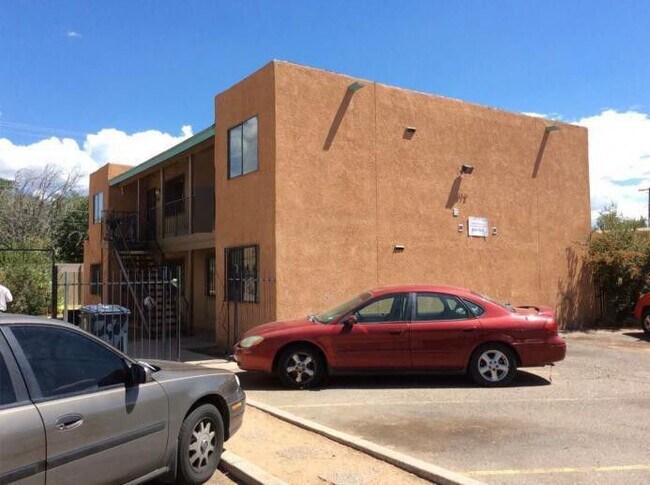 Photo - 312 Grove St NE