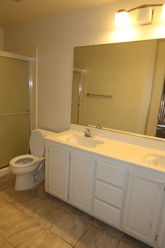 3 Bedrooms, 2 Baths Halfplex in Greenhaven Rental House Rental in