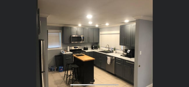 Building Photo - 2510 Oak St Rental