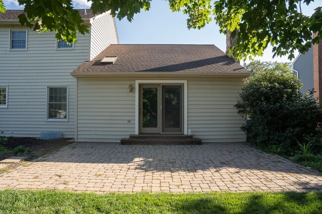 Photo - 922 Pinetree Way