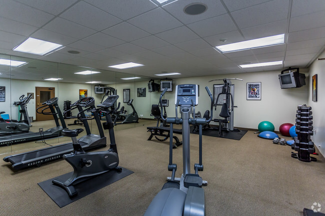Fitness Center - Oakridge Apartments